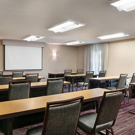 Courtyard By Marriott Pleasanton Hotel Exterior photo