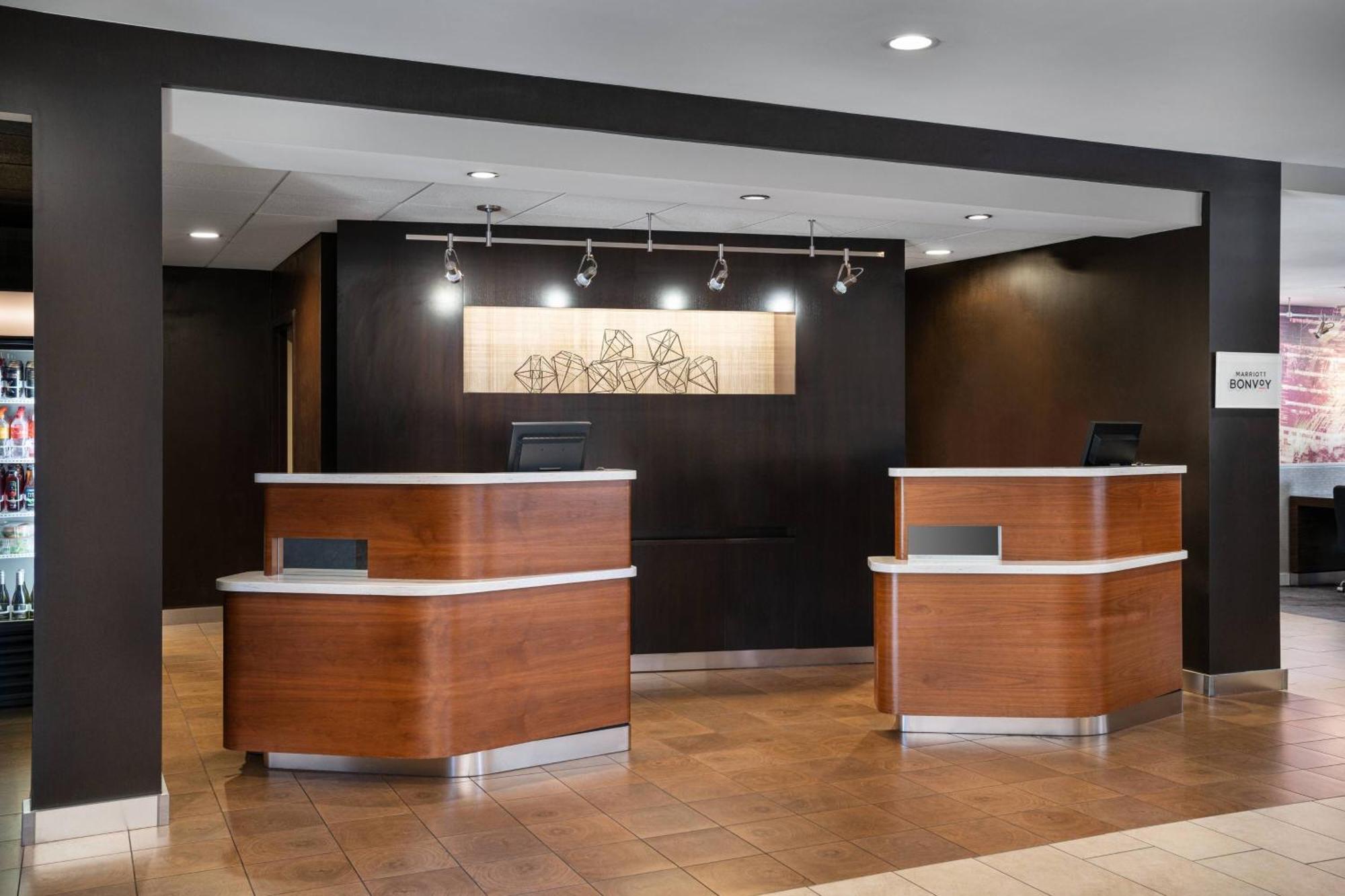 Courtyard By Marriott Pleasanton Hotel Exterior photo