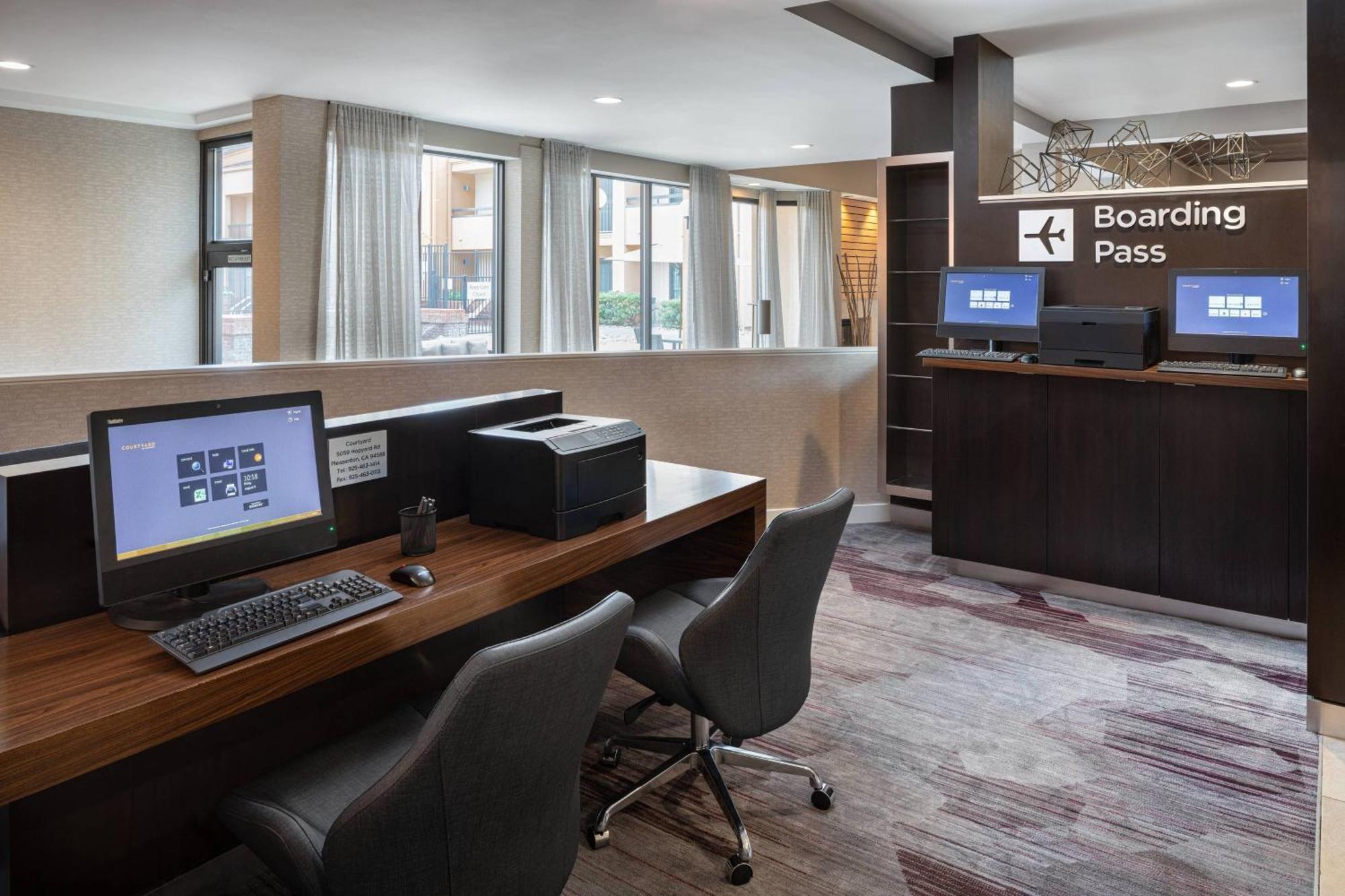 Courtyard By Marriott Pleasanton Hotel Exterior photo