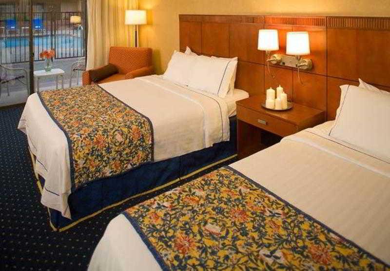 Courtyard By Marriott Pleasanton Hotel Room photo