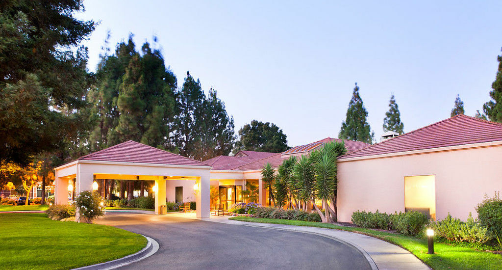 Courtyard By Marriott Pleasanton Hotel Exterior photo
