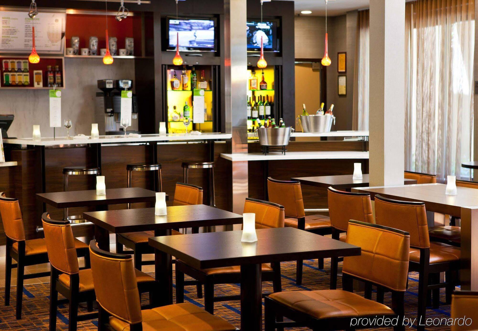 Courtyard By Marriott Pleasanton Hotel Exterior photo